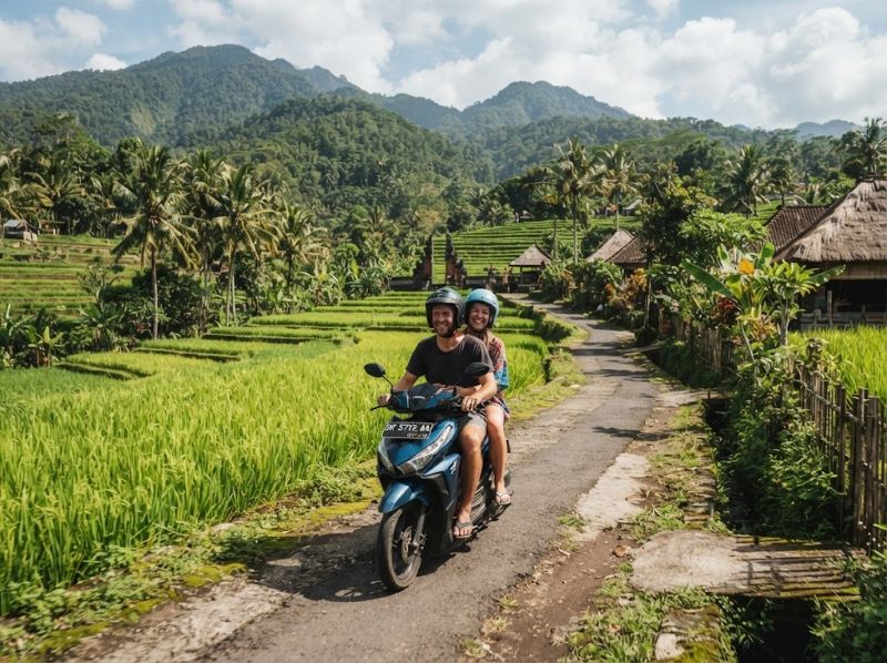 Lombok motorbike tetebatu