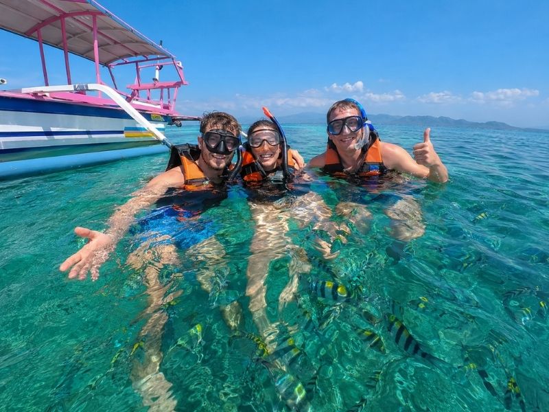 Group snorkeling at Gili Petelu Lombok