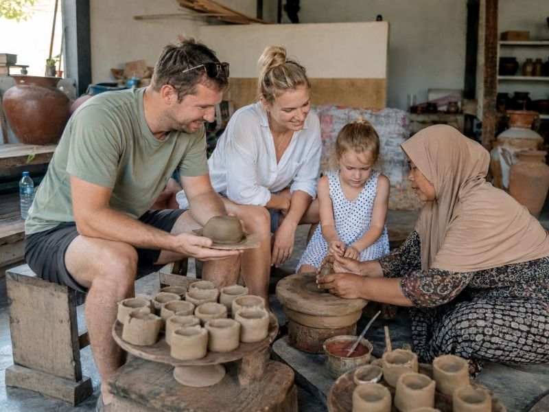 Banyumulek pottery family tour